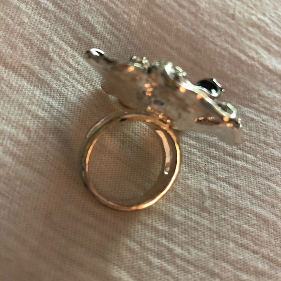 Ring - Picture 2 of 4